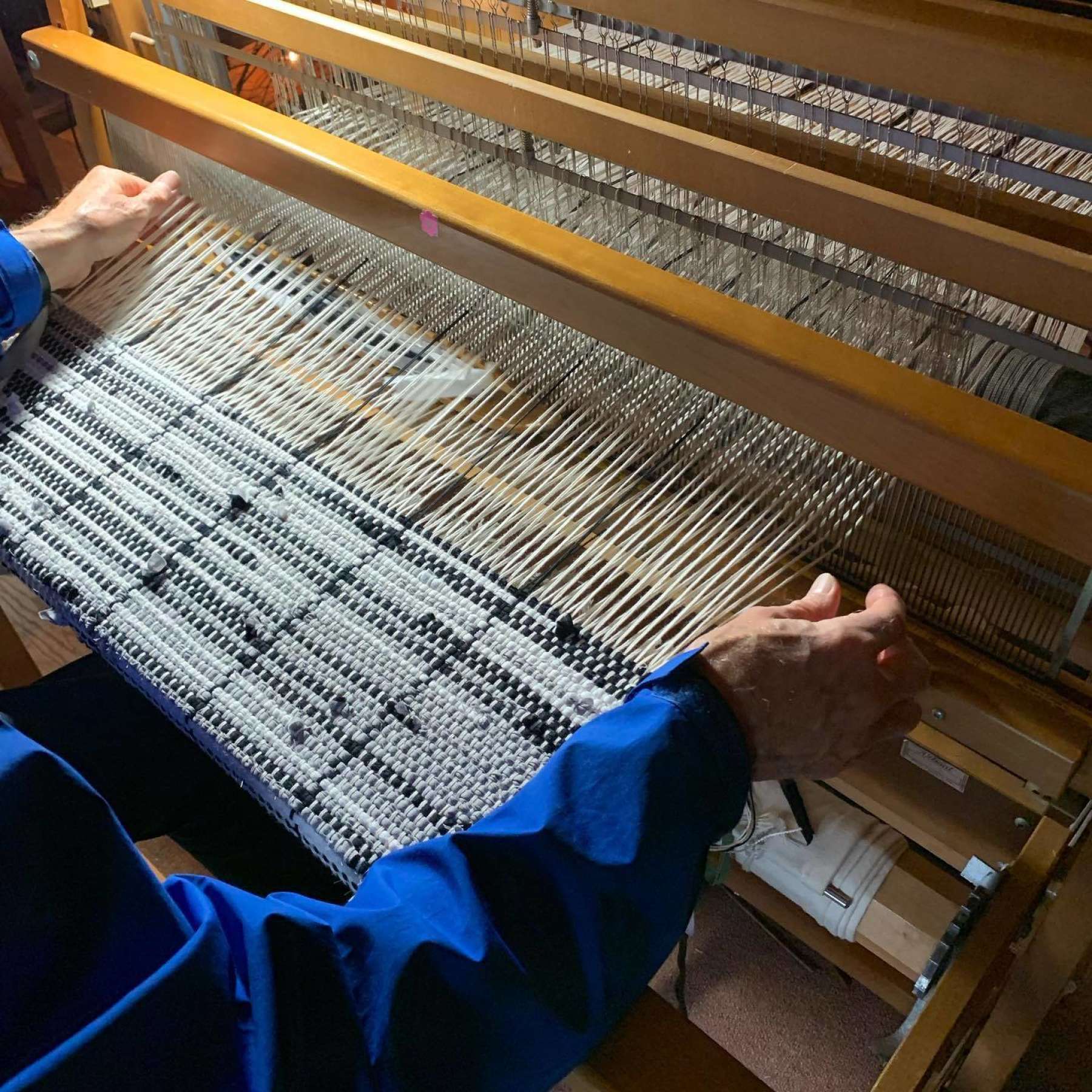 weaving a rag rug